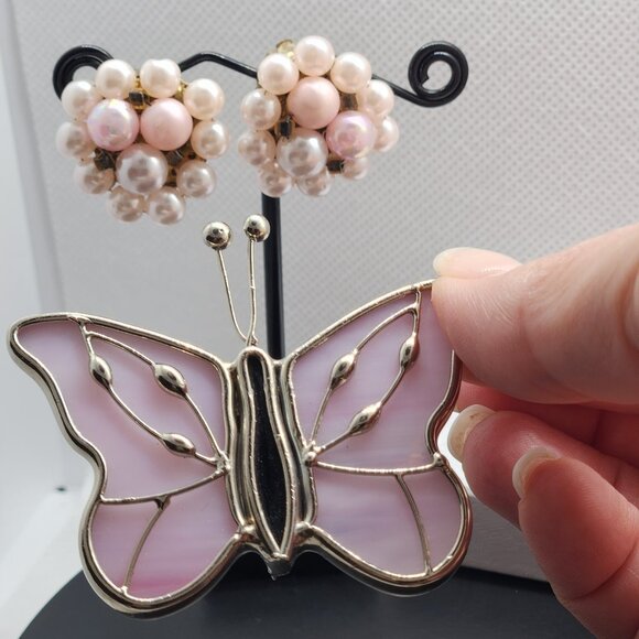 Iridescent Butterfly brooch with vintage pink and cream clip-on beaded earrings. - Picture 3 of 5